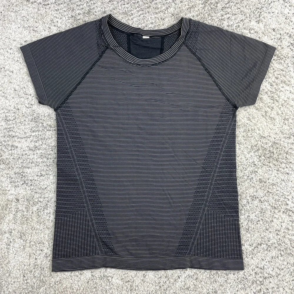 Lululemon Top Womens 6 Shirt Cap Sleeve Tee Striped Black White Training Stretch